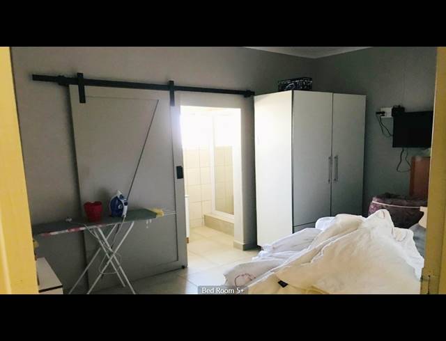 1,582M² LODGE FOR SALE IN MAKHADO